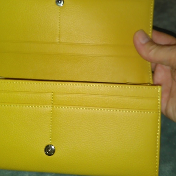 Lipault Leather Wallet..Mustard color - Picture 3 of 4
